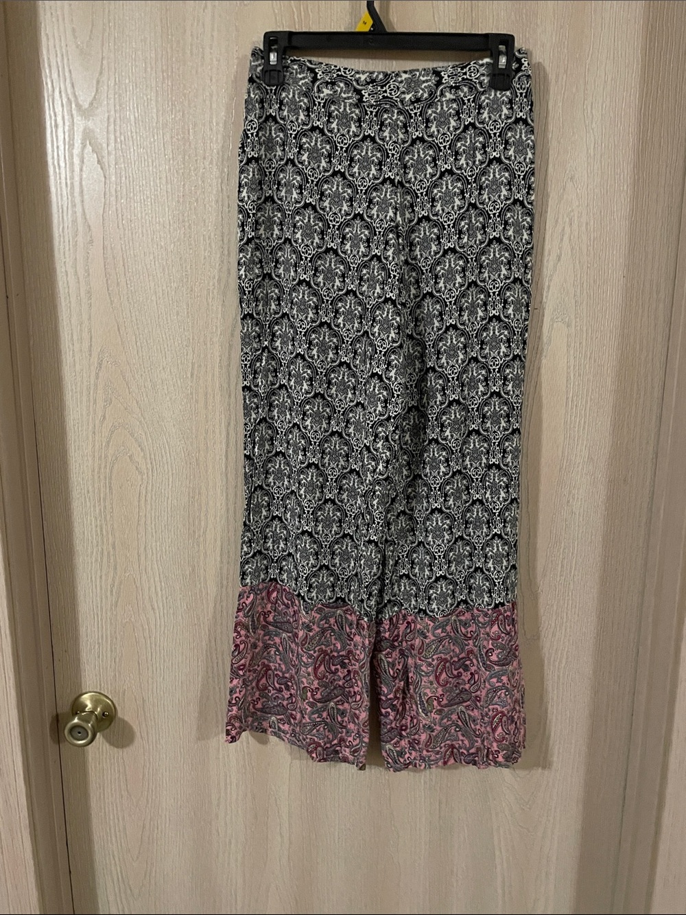 Quinn Black-and-White Printed Wide-Leg Pants with Pink Hem Panel